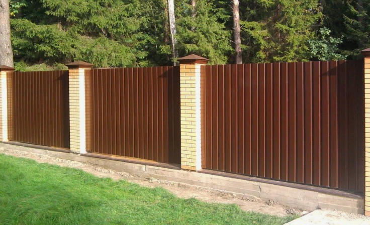 Металлический декоративный забор для дачи из проволоки